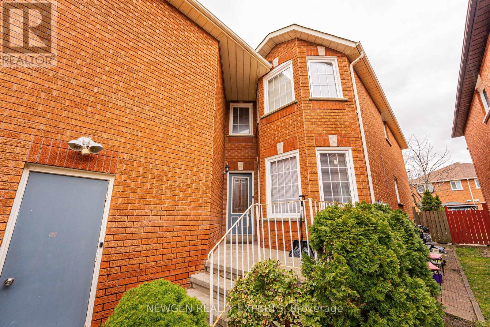 5710 Spangler Drive, Mississauga, Ontario  L5R 3N3 - Photo 2 - W12891930