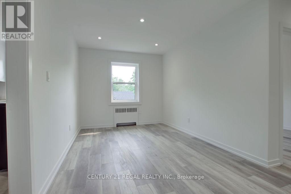 2127 Harris Crescent, Burlington, Ontario  L7R 1G4 - Photo 6 - W12914120