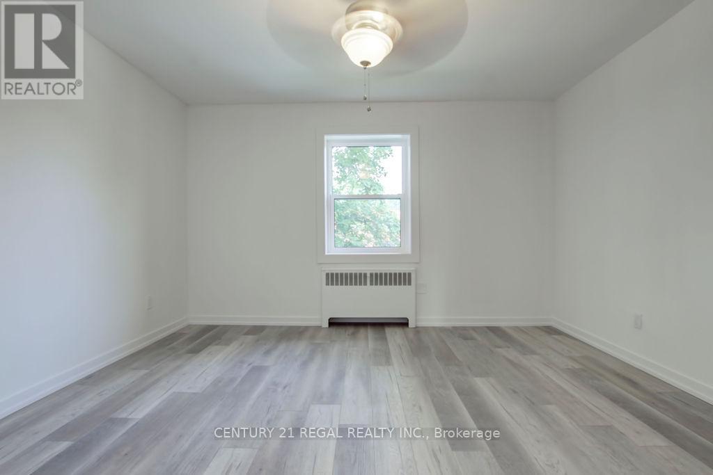 2127 Harris Crescent, Burlington, Ontario  L7R 1G4 - Photo 10 - W12914120