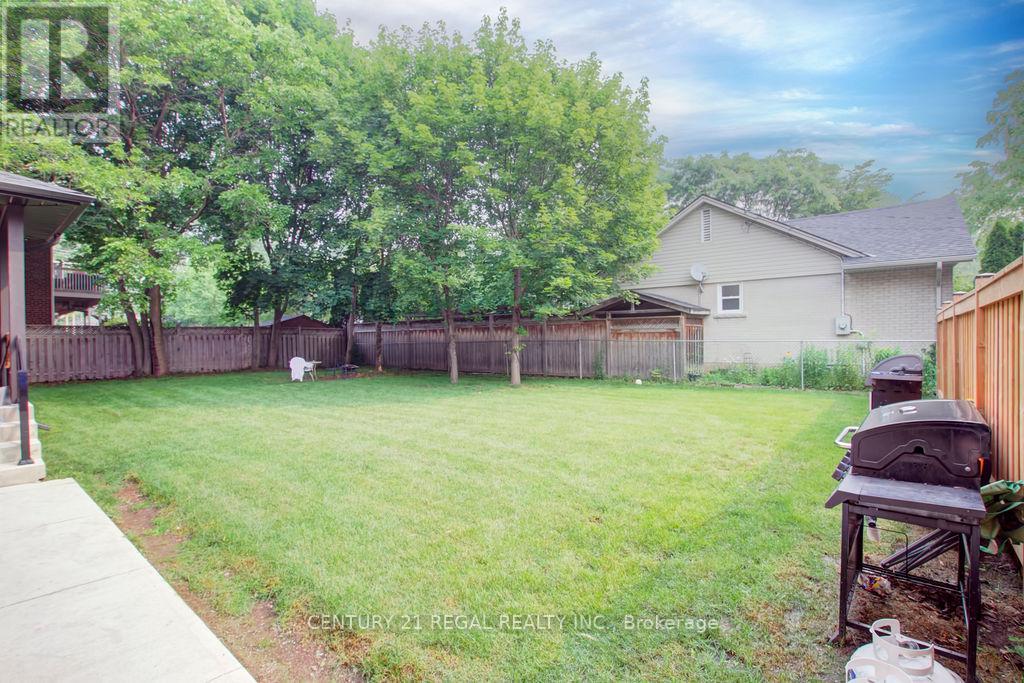 2127 Harris Crescent, Burlington, Ontario  L7R 1G4 - Photo 14 - W12914120