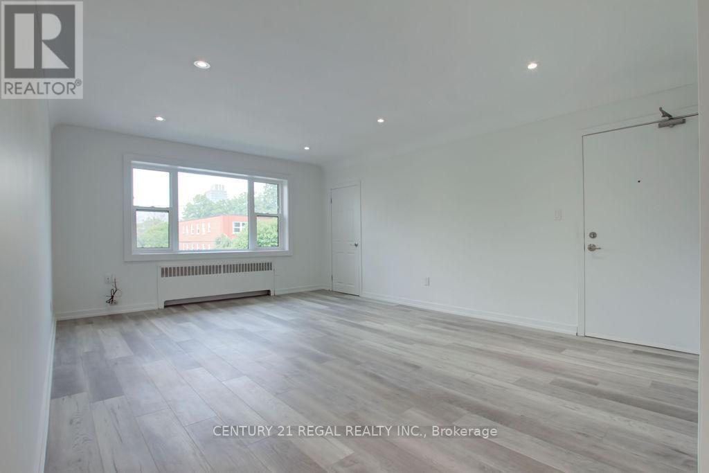 2127 Harris Crescent, Burlington, Ontario  L7R 1G4 - Photo 7 - W12914120