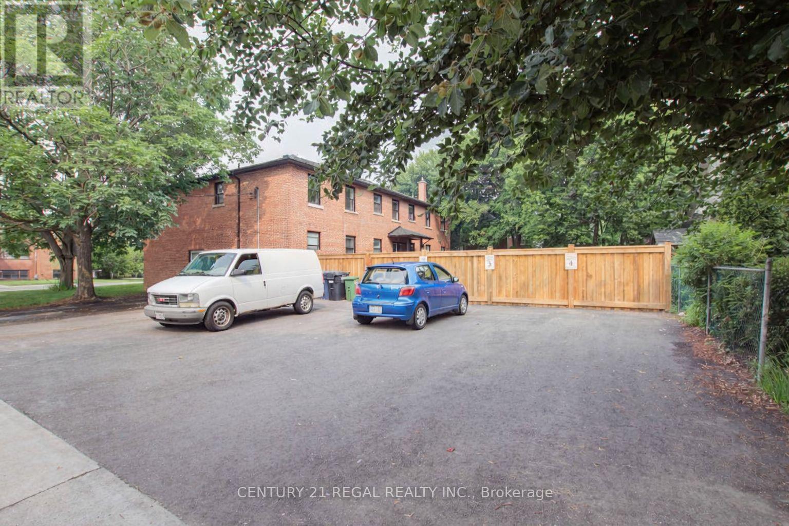 2127 Harris Crescent, Burlington, Ontario  L7R 1G4 - Photo 2 - W12914120