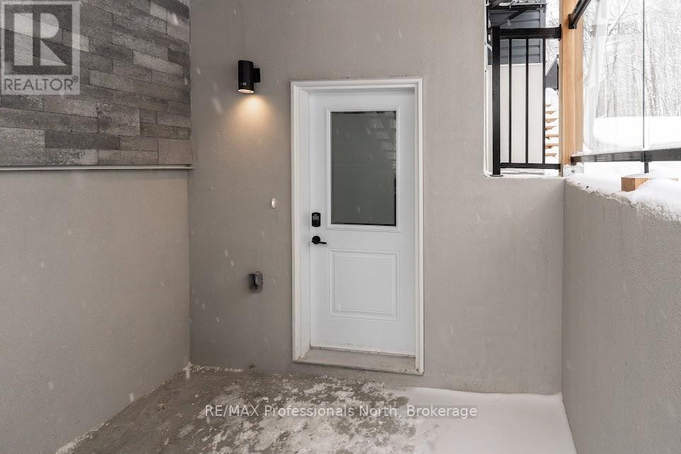 1b - 371 Muskoka Beach Road, Gravenhurst, Ontario  P1P 1M7 - Photo 3 - X12914902