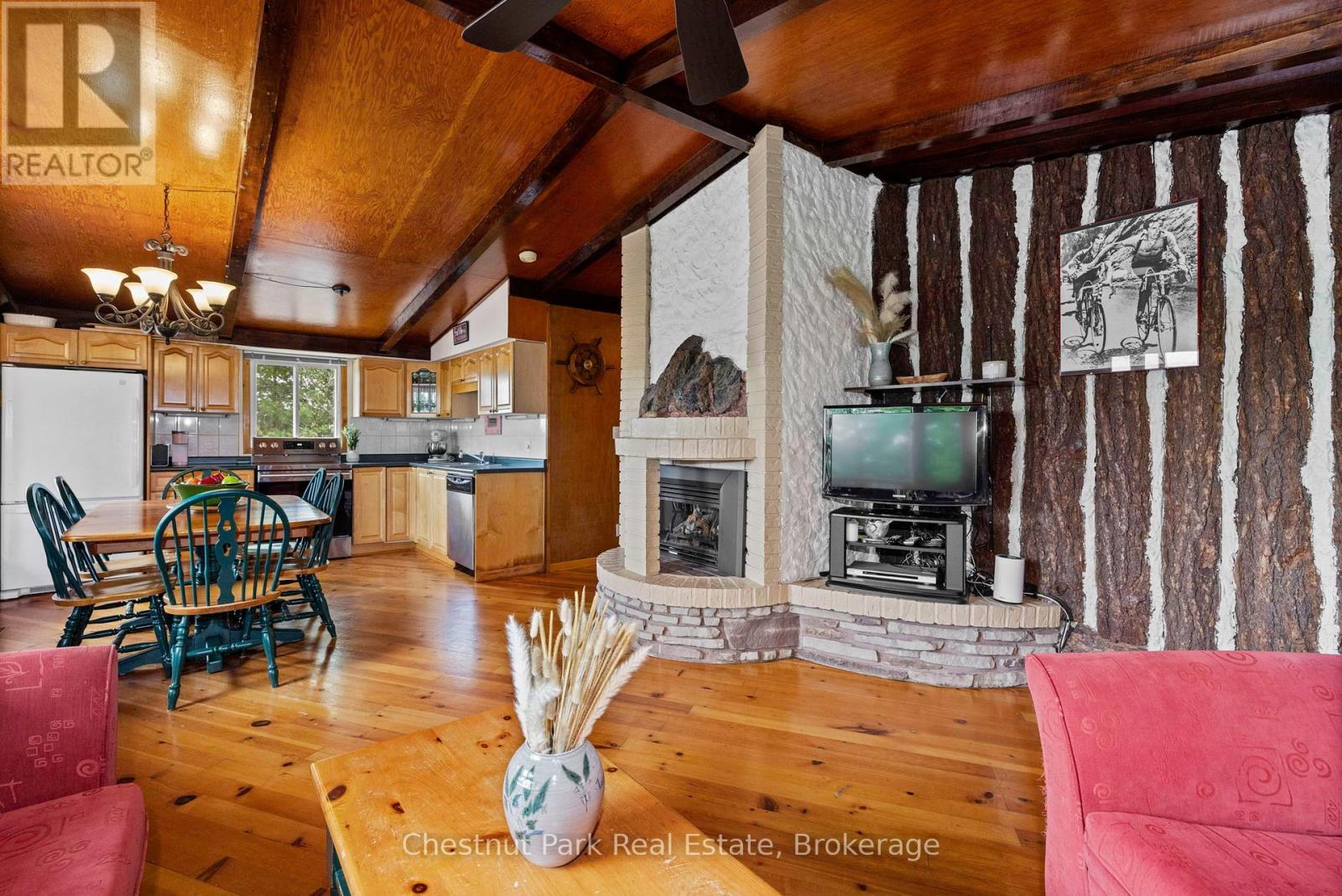 4 Mallard Lane, Lake Of Bays, Ontario  P0B 1A0 - Photo 4 - X12915018