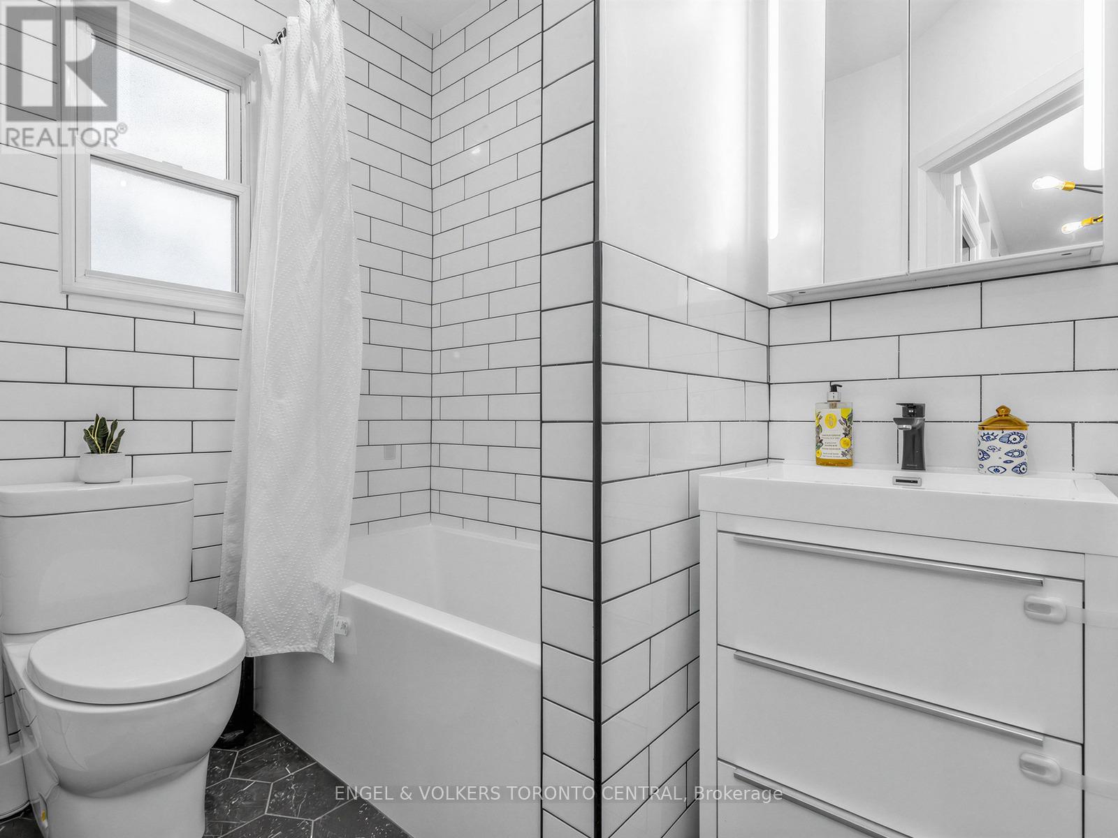 4 Felstead Avenue, Toronto, Ontario  M4J 1G2 - Photo 12 - E12914978