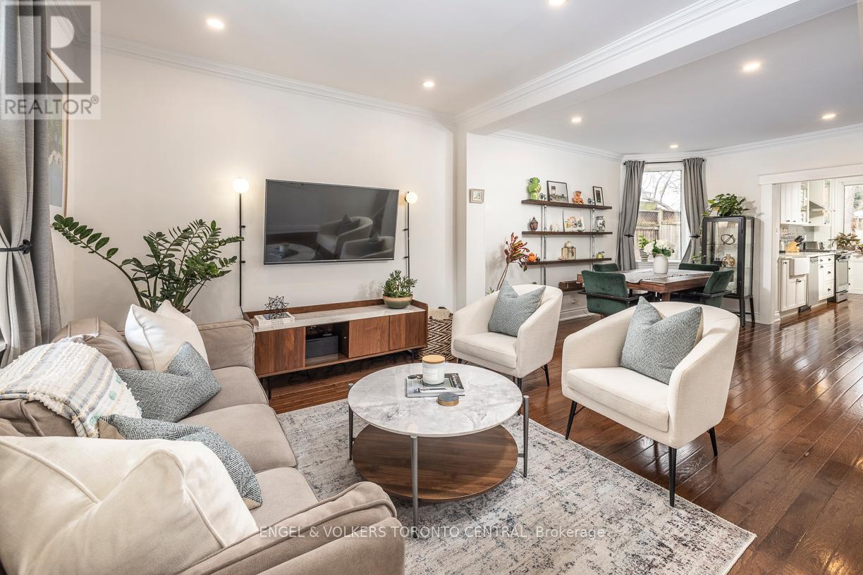 4 Felstead Avenue, Toronto, Ontario  M4J 1G2 - Photo 3 - E12914978