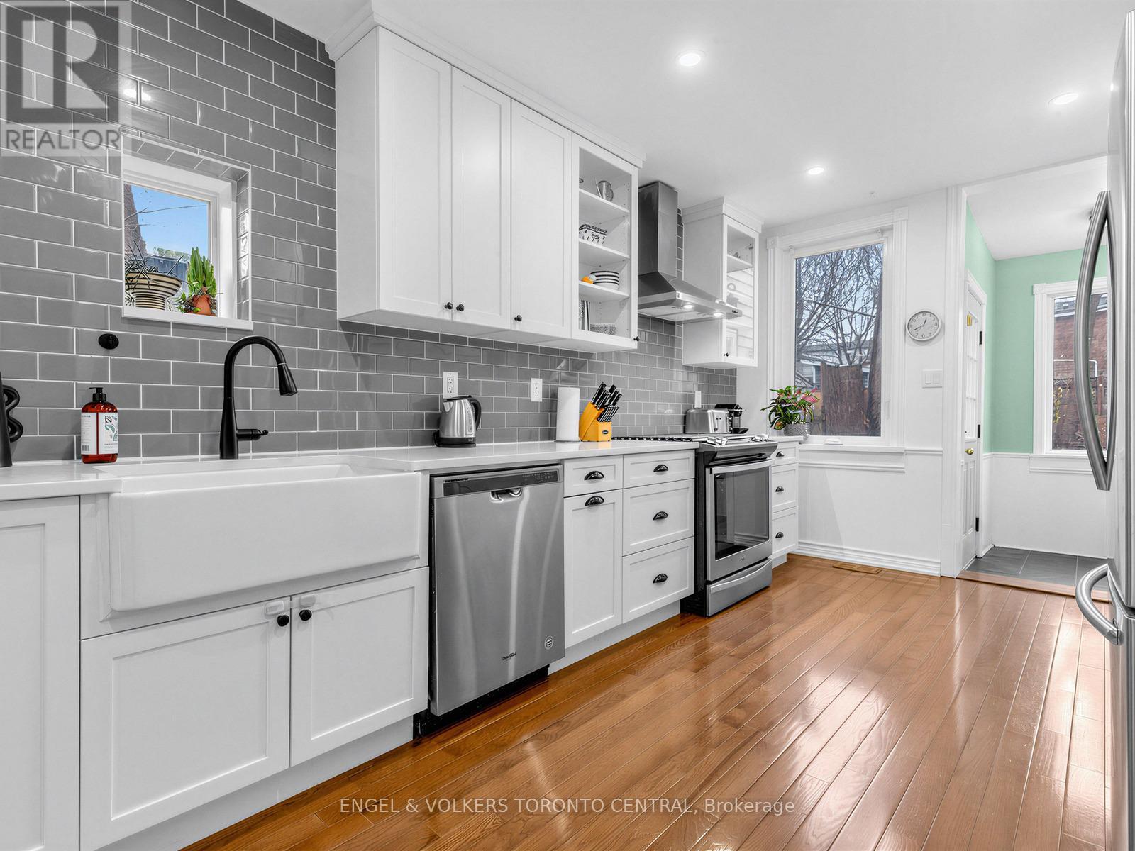 4 Felstead Avenue, Toronto, Ontario  M4J 1G2 - Photo 5 - E12914978