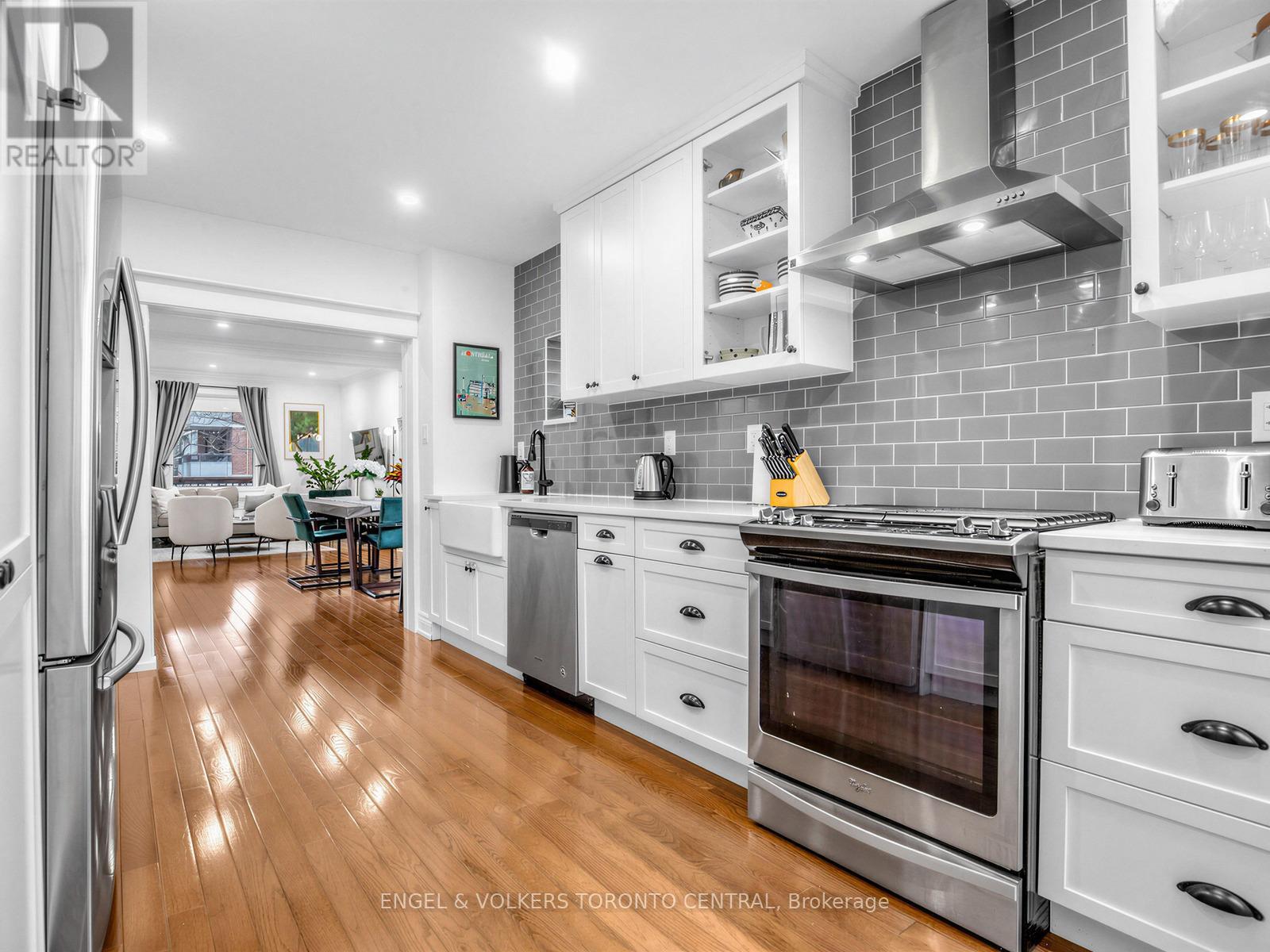 4 Felstead Avenue, Toronto, Ontario  M4J 1G2 - Photo 6 - E12914978