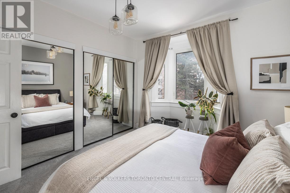 4 Felstead Avenue, Toronto, Ontario  M4J 1G2 - Photo 9 - E12914978