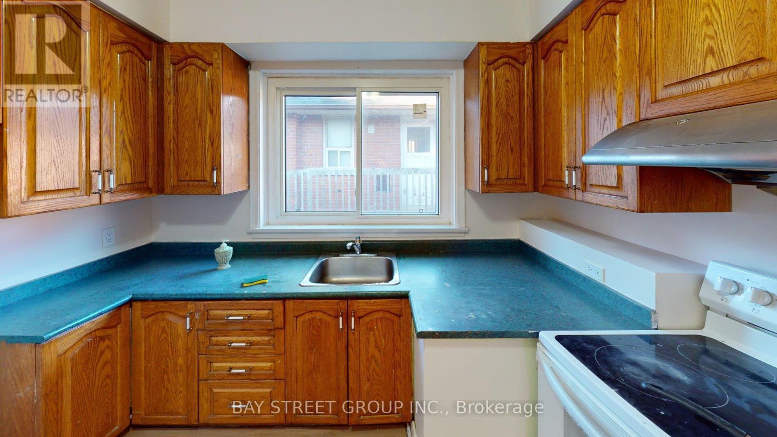 106 Wye Valley Road, Toronto, Ontario  M1P 2A8 - Photo 4 - E12914998