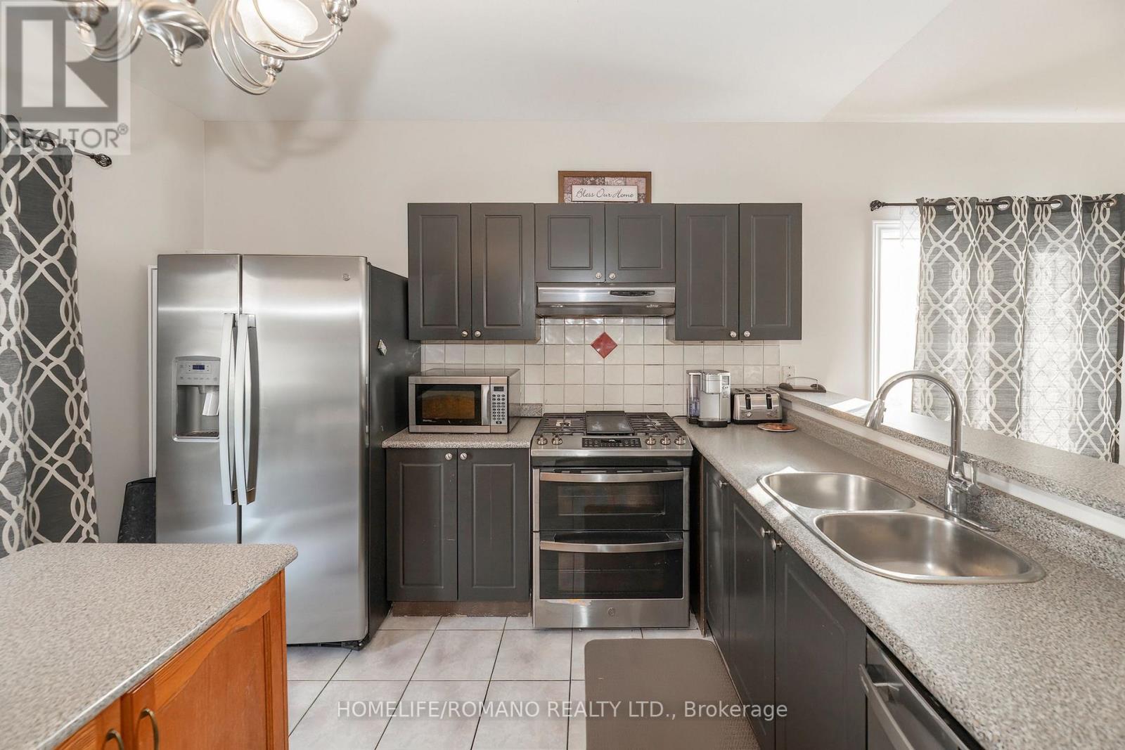 25 Bedell Crescent, Whitby, Ontario  L1R 2N8 - Photo 10 - E12915004