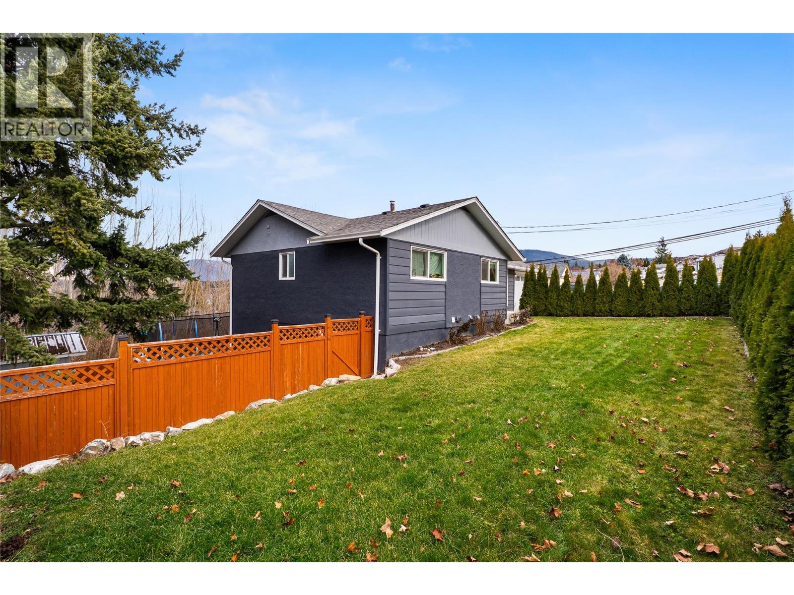 1971 3 Avenue Se, Salmon Arm, British Columbia V1E 1V2 - Photo 3 - 10377627