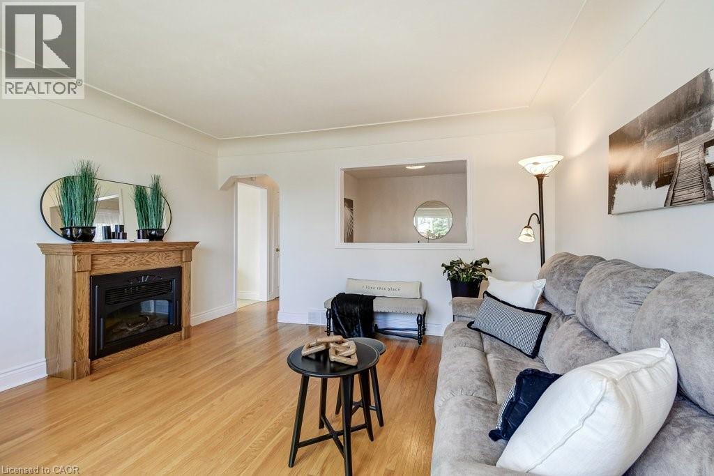 380 East 42nd Street, Hamilton, Ontario  L8T 3A7 - Photo 5 - 40811806