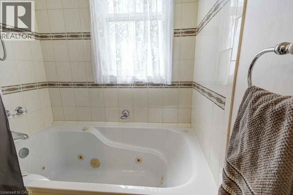 380 East 42nd Street, Hamilton, Ontario  L8T 3A7 - Photo 19 - 40811806