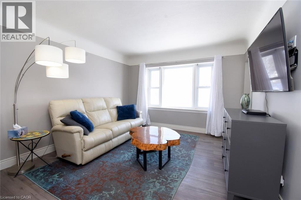 302 East 27th Street, Hamilton, Ontario  L8V 3G6 - Photo 4 - 40814530