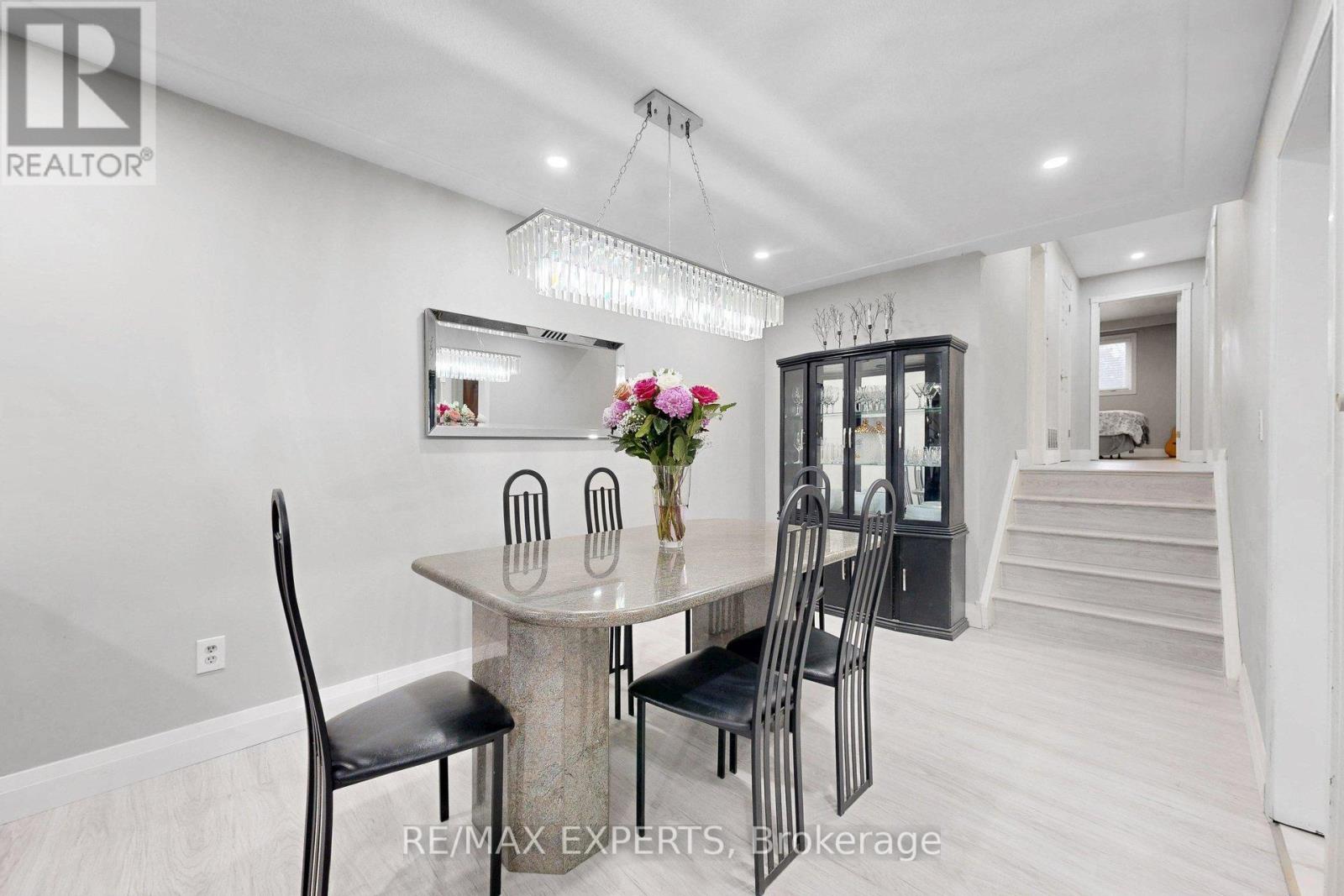 1149 Shadeland Drive, Mississauga, Ontario  L5C 1P2 - Photo 10 - W12914916