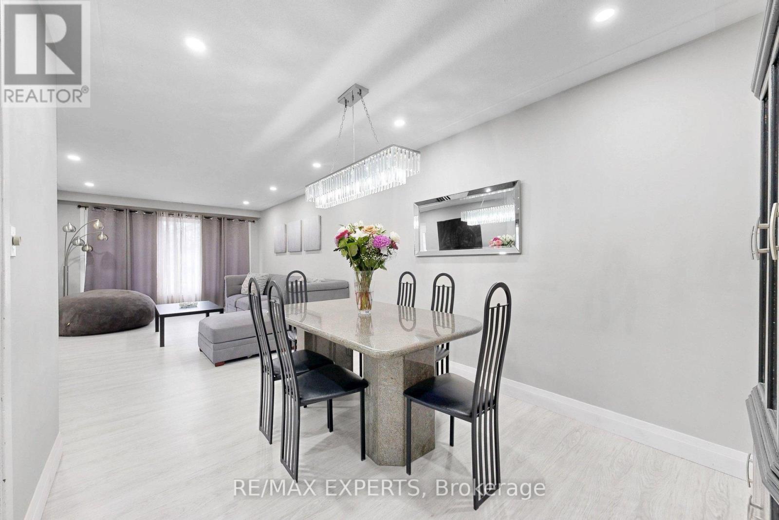 1149 Shadeland Drive, Mississauga, Ontario  L5C 1P2 - Photo 12 - W12914916