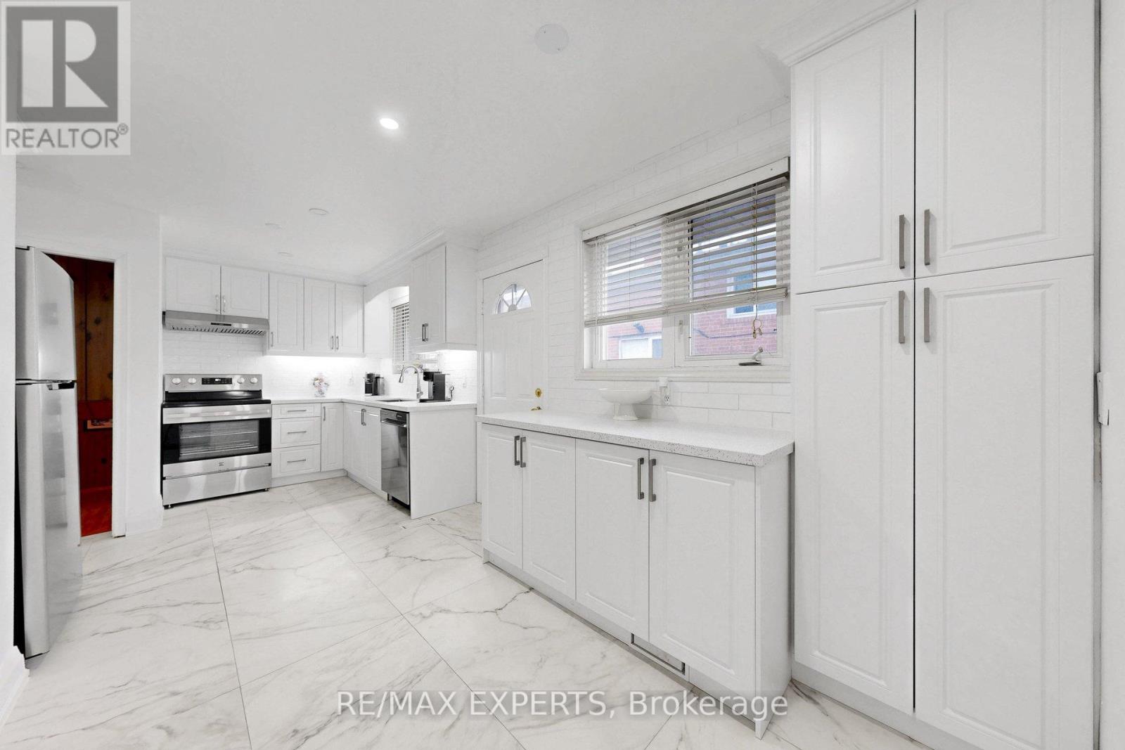 1149 Shadeland Drive, Mississauga, Ontario  L5C 1P2 - Photo 13 - W12914916