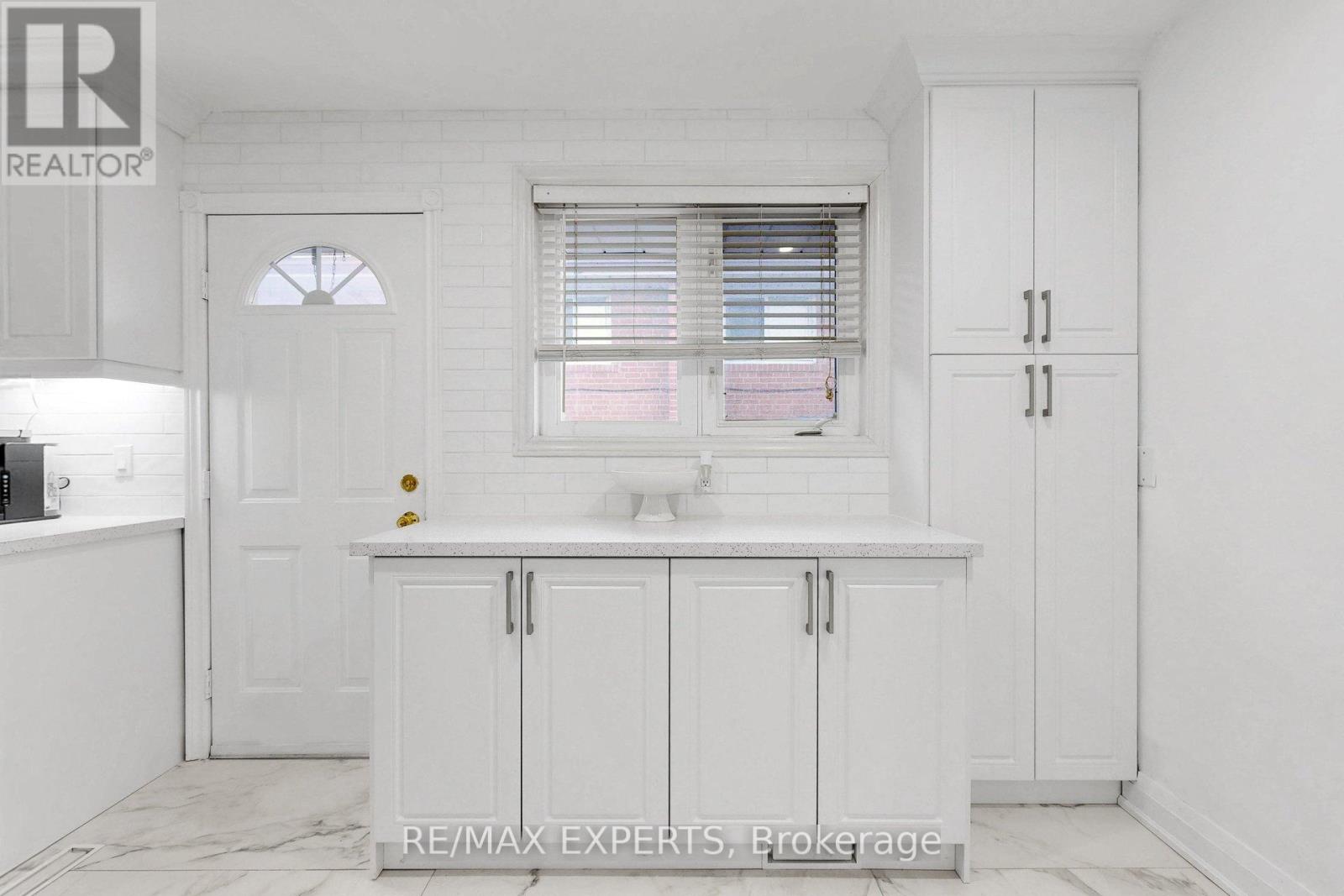 1149 Shadeland Drive, Mississauga, Ontario  L5C 1P2 - Photo 15 - W12914916