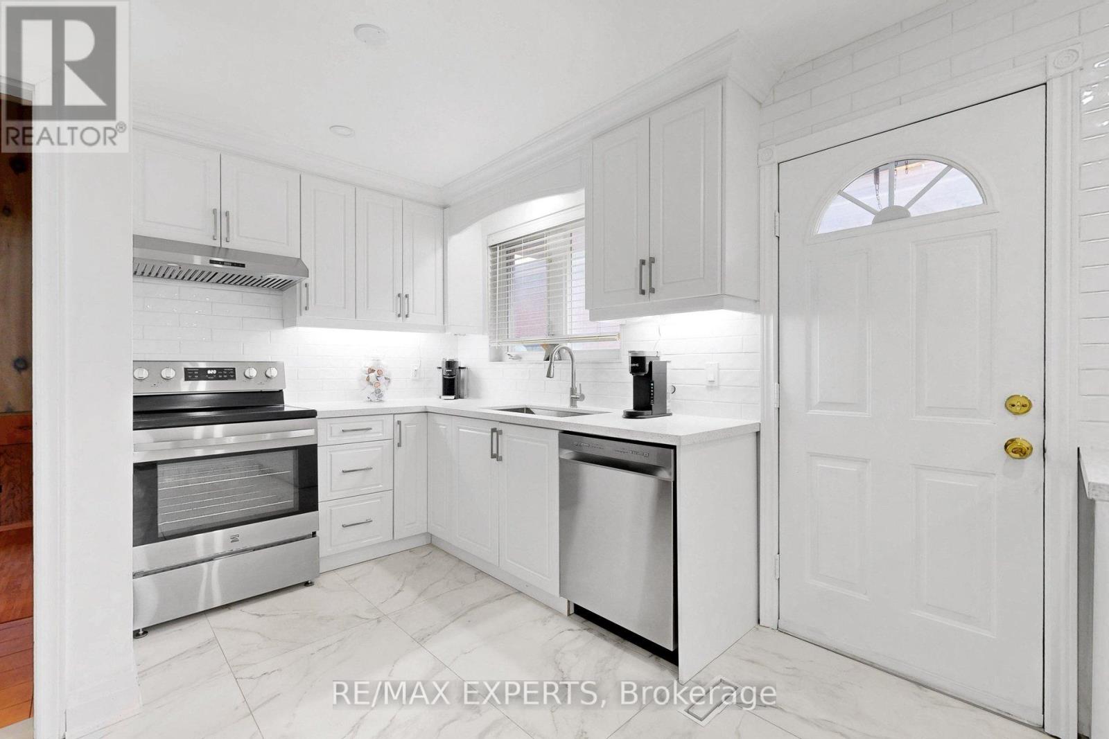 1149 Shadeland Drive, Mississauga, Ontario  L5C 1P2 - Photo 16 - W12914916