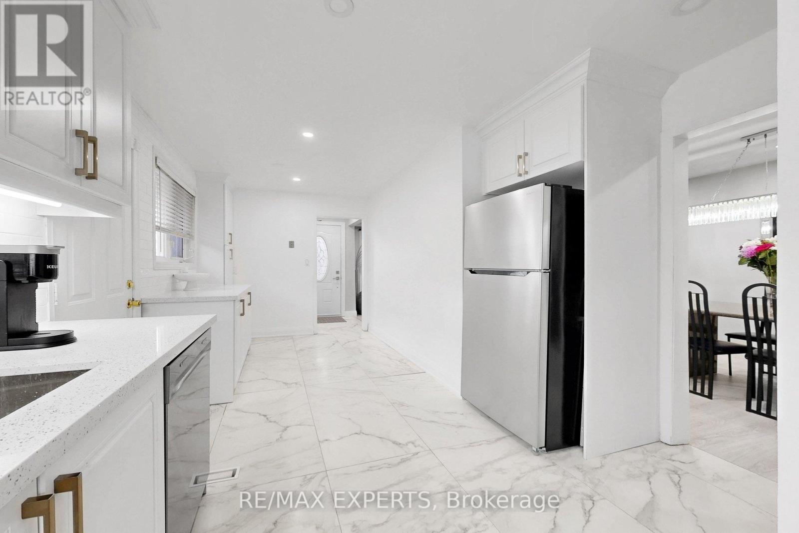 1149 Shadeland Drive, Mississauga, Ontario  L5C 1P2 - Photo 19 - W12914916