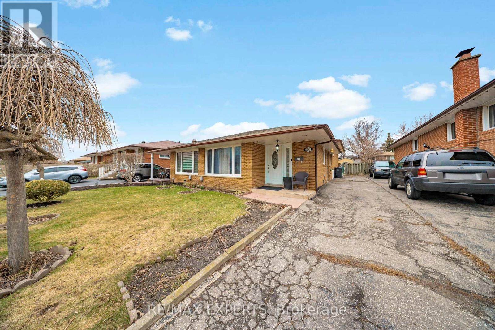 1149 Shadeland Drive, Mississauga, Ontario  L5C 1P2 - Photo 2 - W12914916