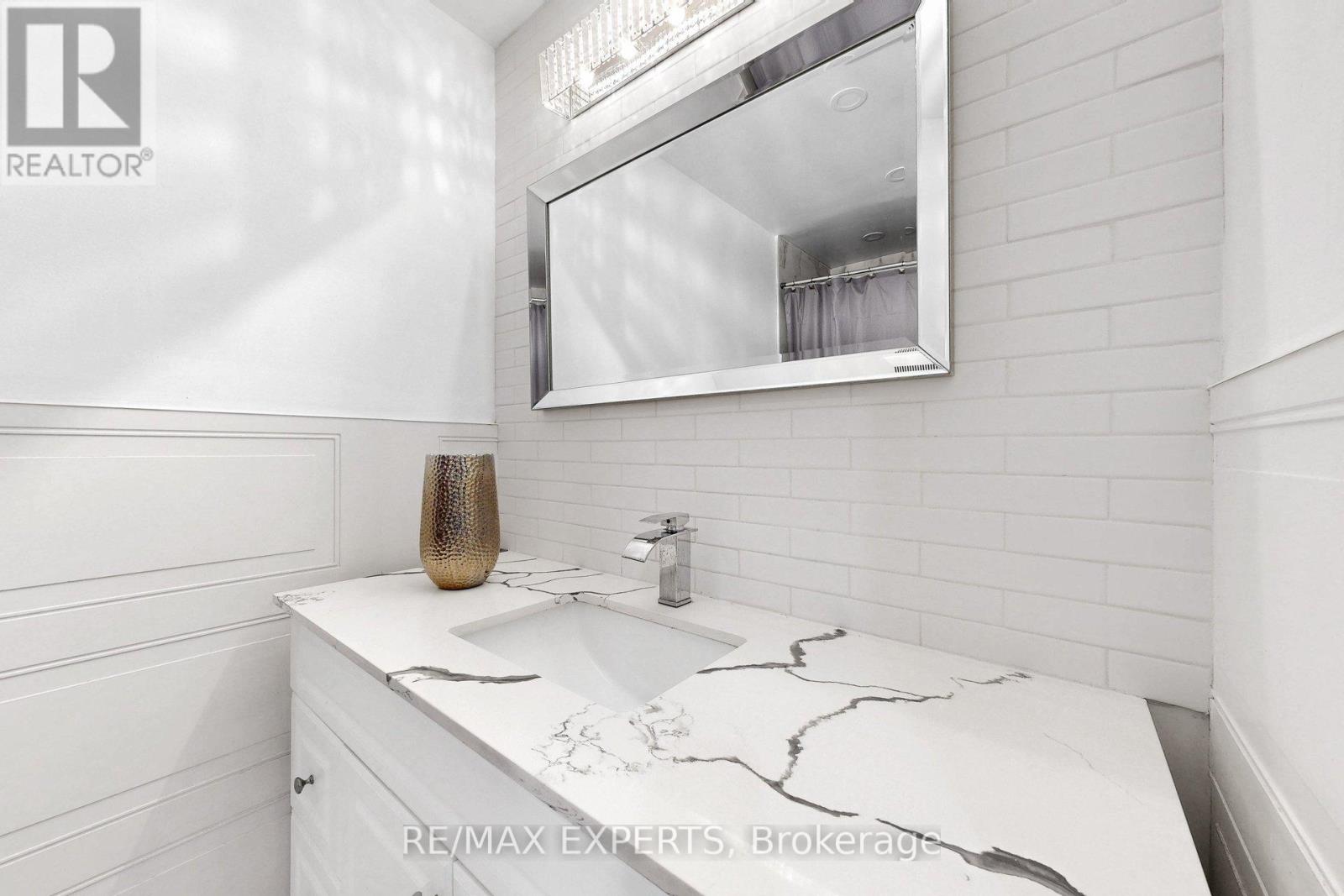 1149 Shadeland Drive, Mississauga, Ontario  L5C 1P2 - Photo 21 - W12914916