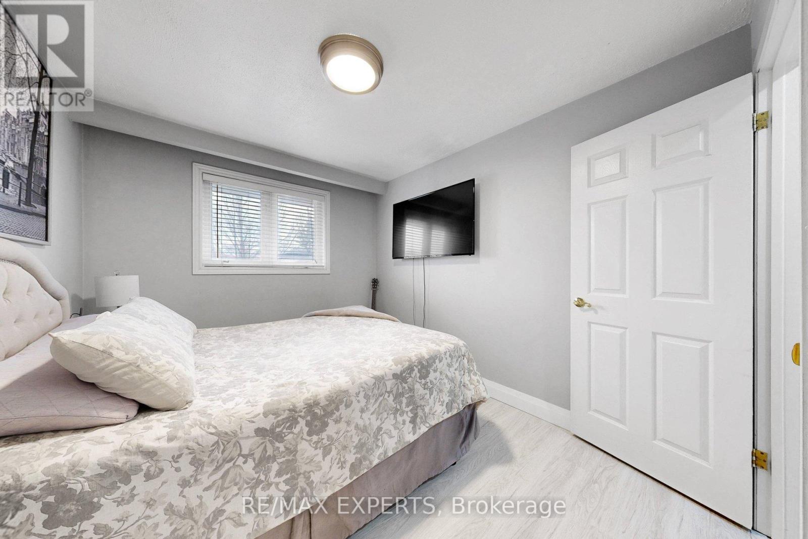 1149 Shadeland Drive, Mississauga, Ontario  L5C 1P2 - Photo 30 - W12914916