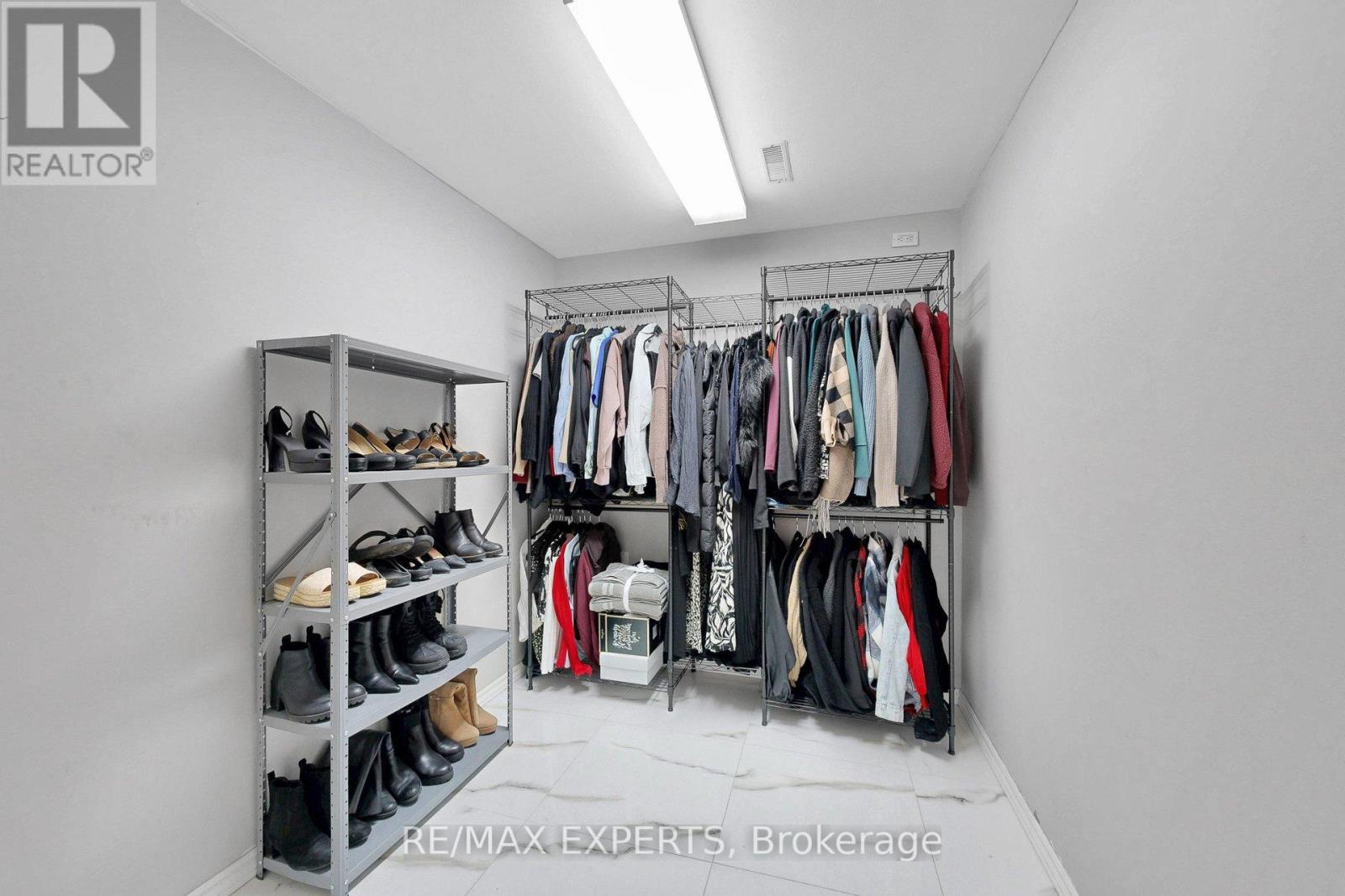 1149 Shadeland Drive, Mississauga, Ontario  L5C 1P2 - Photo 39 - W12914916