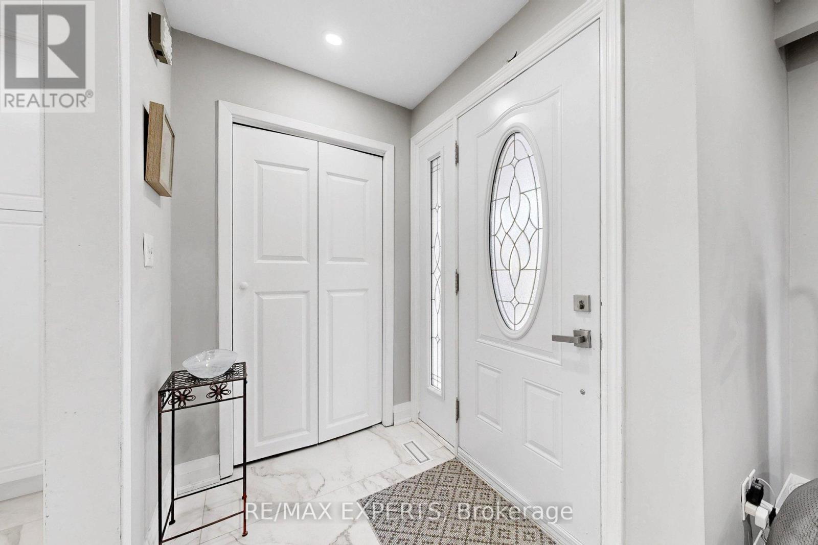 1149 Shadeland Drive, Mississauga, Ontario  L5C 1P2 - Photo 4 - W12914916