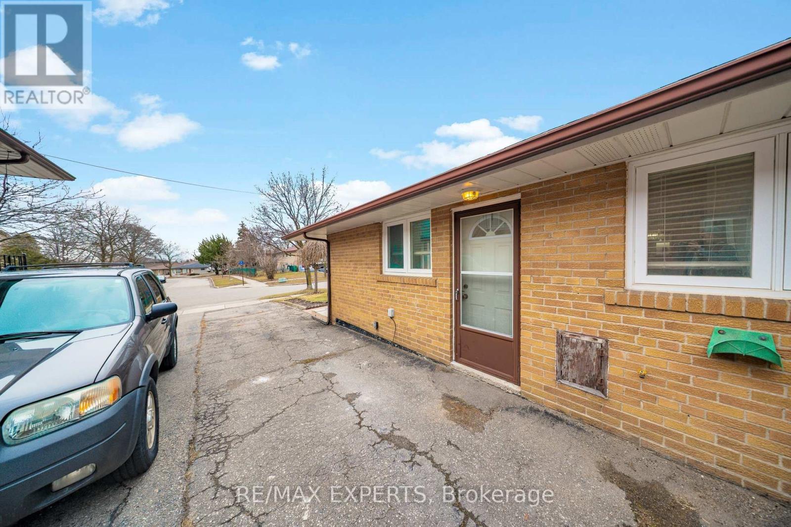 1149 Shadeland Drive, Mississauga, Ontario  L5C 1P2 - Photo 43 - W12914916