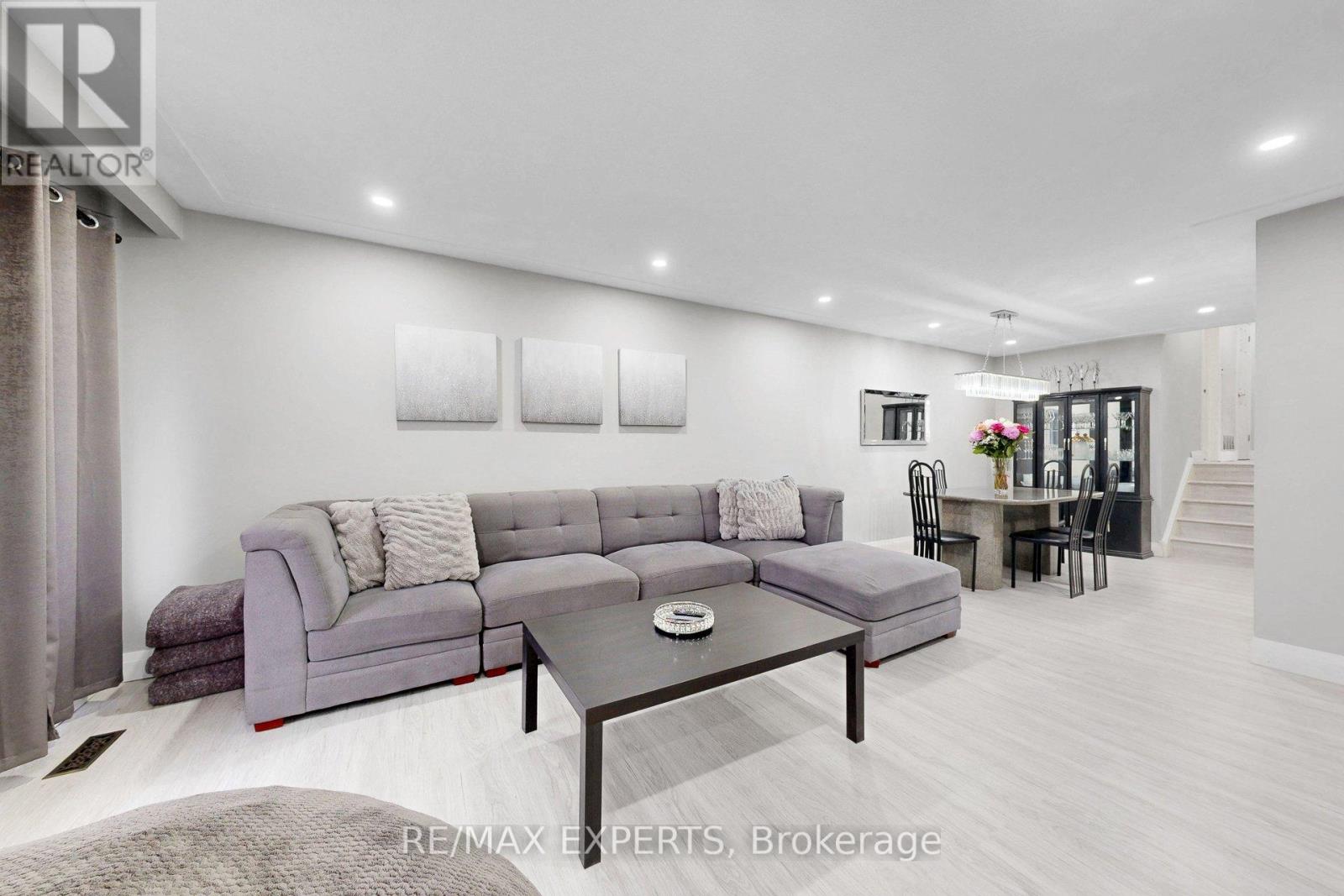 1149 Shadeland Drive, Mississauga, Ontario  L5C 1P2 - Photo 6 - W12914916