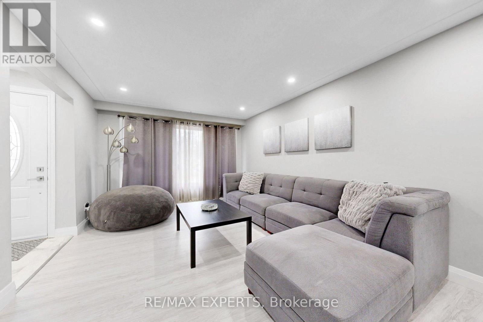 1149 Shadeland Drive, Mississauga, Ontario  L5C 1P2 - Photo 8 - W12914916