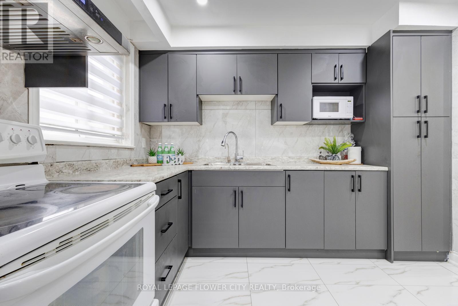 19 - 435 Silverstone Drive, Toronto, Ontario  M9V 3K7 - Photo 18 - W12914922