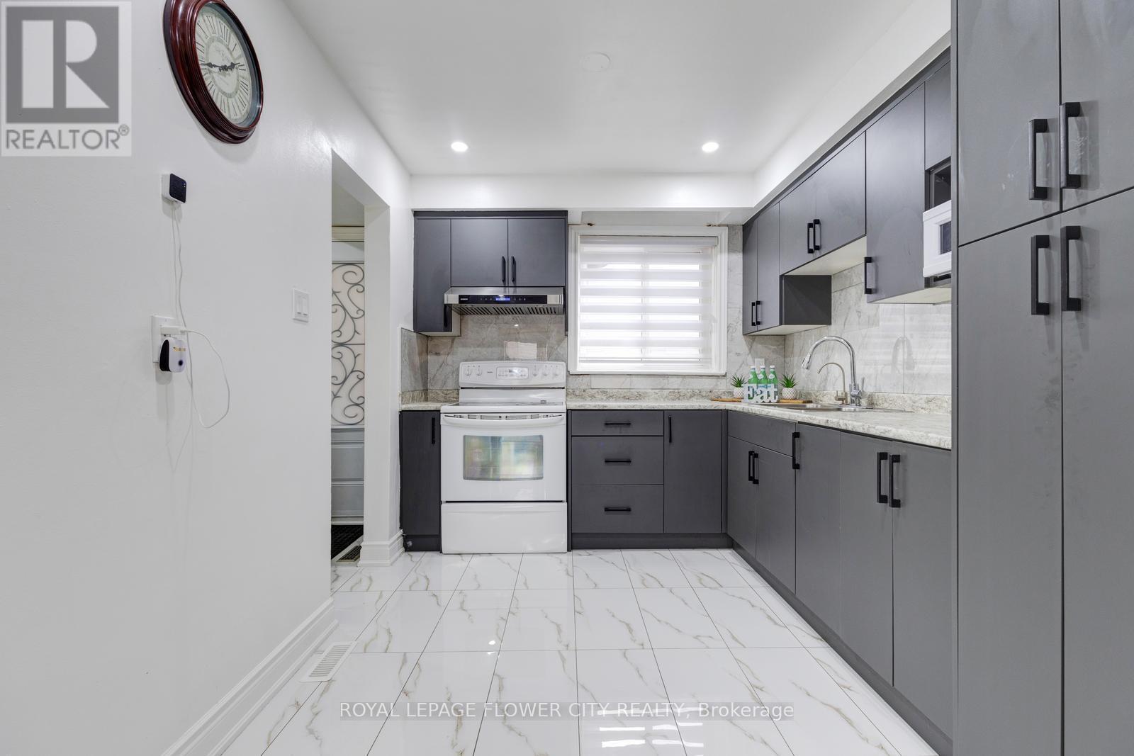 19 - 435 Silverstone Drive, Toronto, Ontario  M9V 3K7 - Photo 19 - W12914922