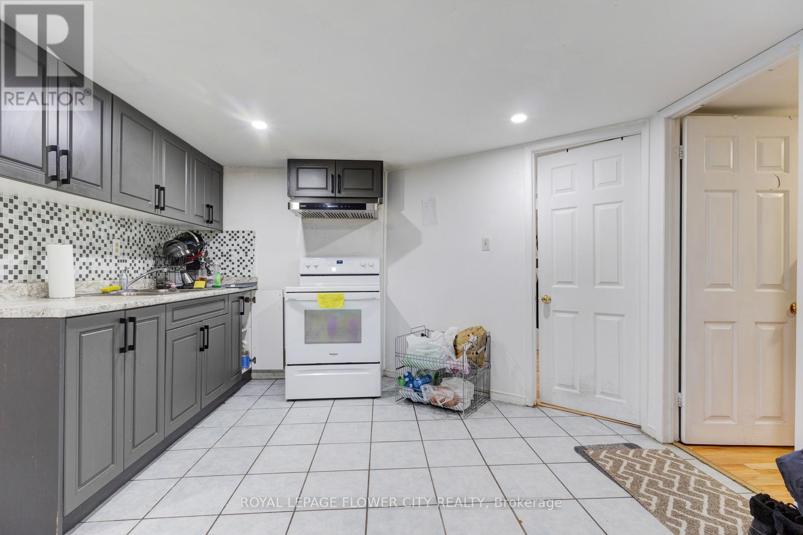 19 - 435 Silverstone Drive, Toronto, Ontario  M9V 3K7 - Photo 41 - W12914922