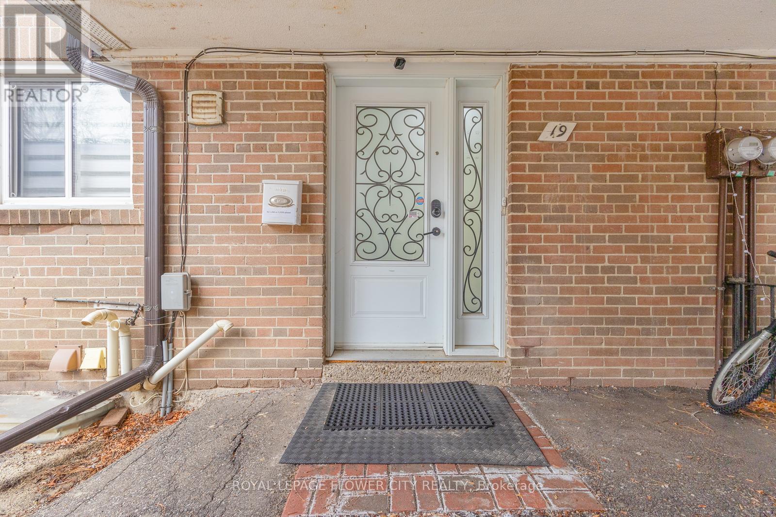 19 - 435 Silverstone Drive, Toronto, Ontario  M9V 3K7 - Photo 5 - W12914922