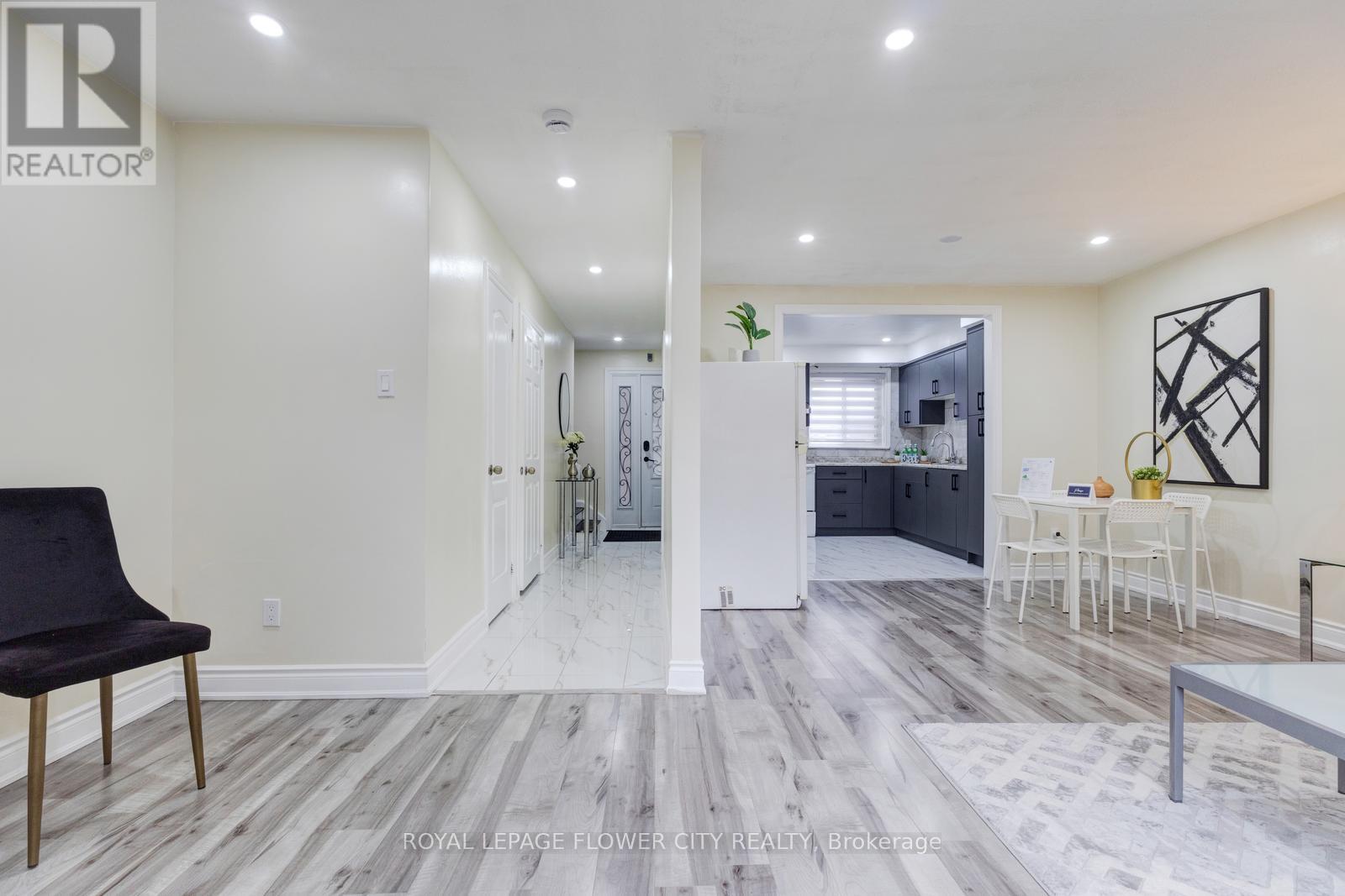 19 - 435 Silverstone Drive, Toronto, Ontario  M9V 3K7 - Photo 7 - W12914922