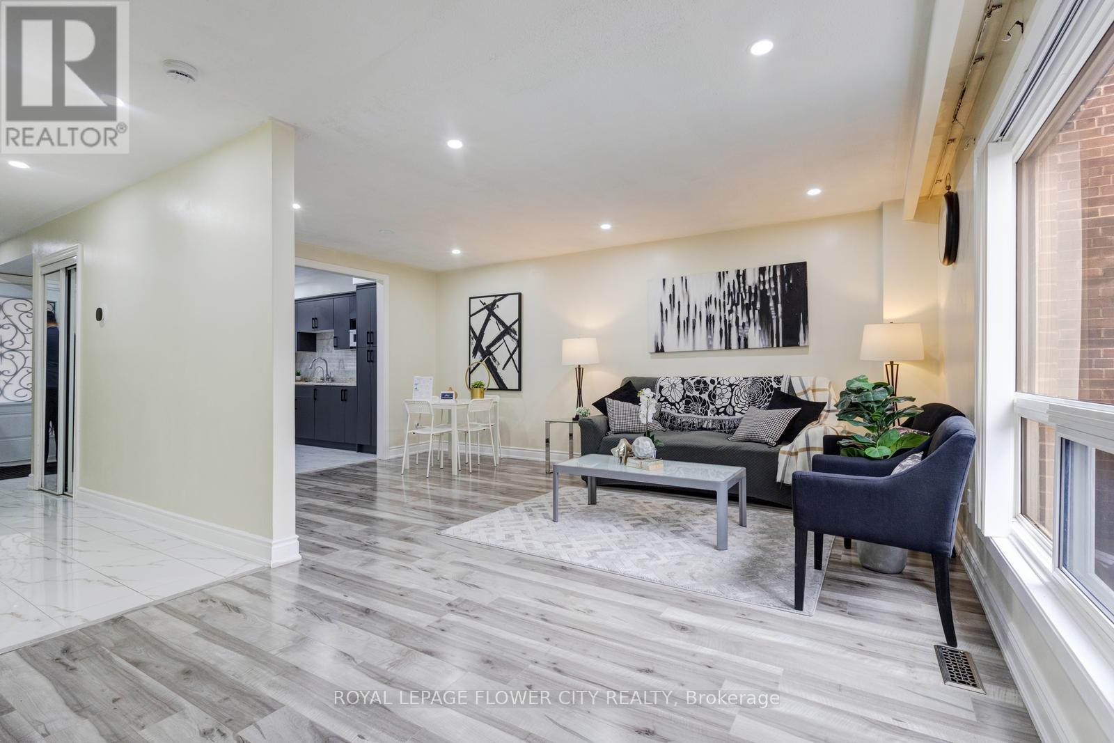 19 - 435 Silverstone Drive, Toronto, Ontario  M9V 3K7 - Photo 8 - W12914922