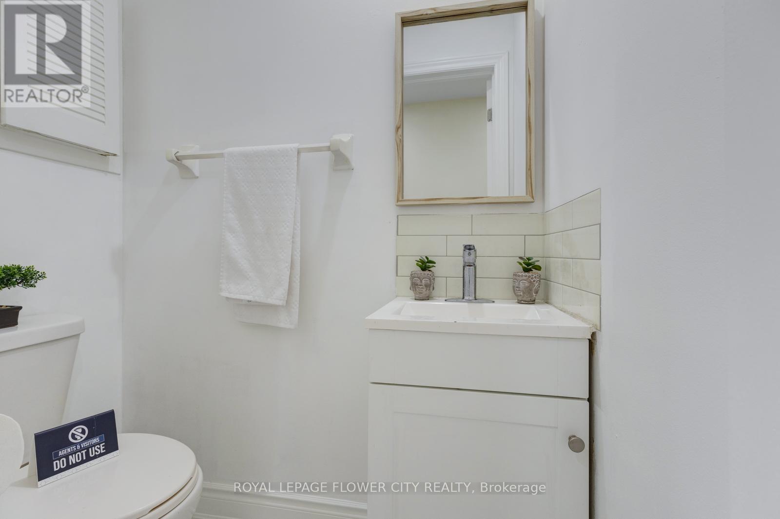 19 - 435 Silverstone Drive, Toronto, Ontario  M9V 3K7 - Photo 9 - W12914922