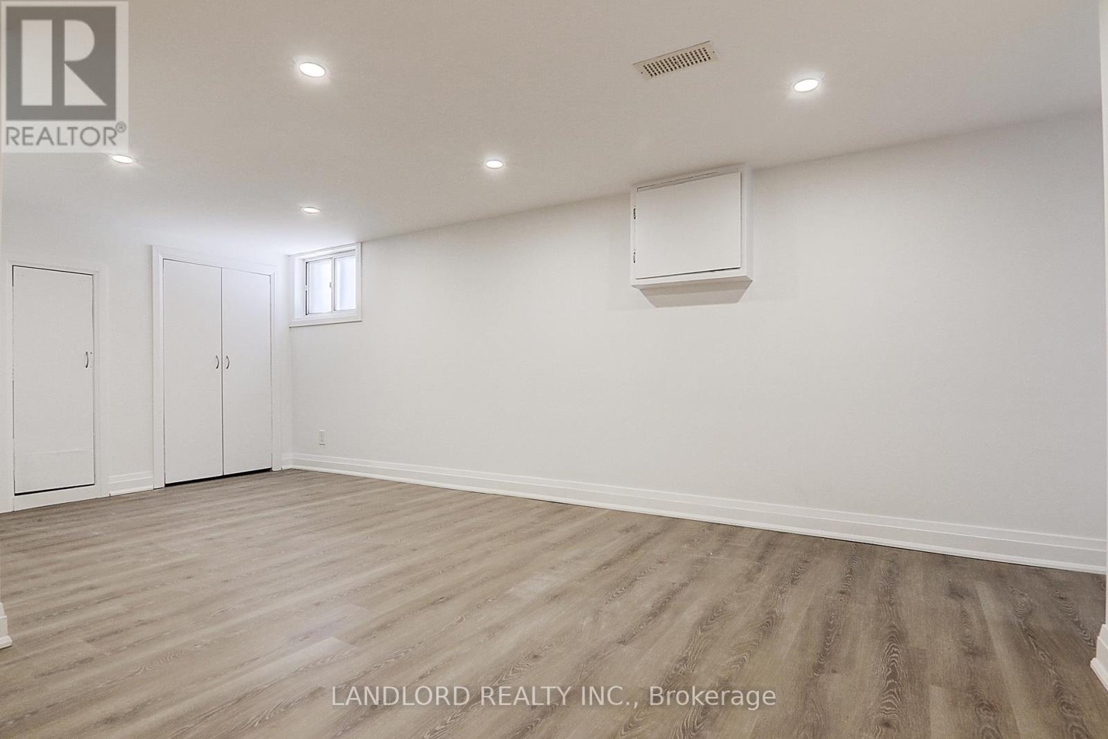 Lower - 130 Lambton Avenue, Toronto, Ontario  M6N 2S9 - Photo 11 - W12914954