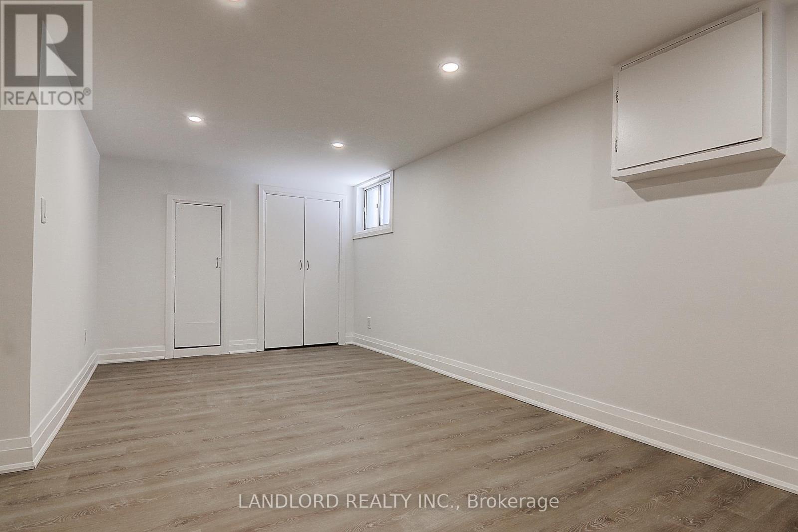 Lower - 130 Lambton Avenue, Toronto, Ontario  M6N 2S9 - Photo 12 - W12914954