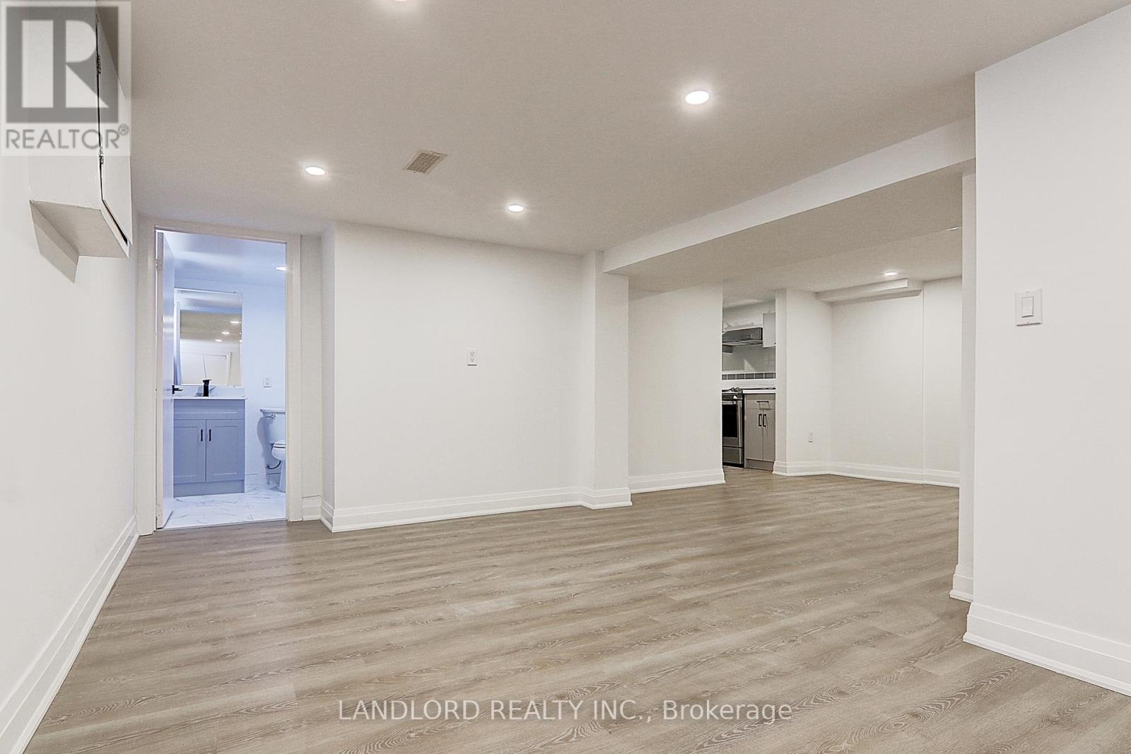 Lower - 130 Lambton Avenue, Toronto, Ontario  M6N 2S9 - Photo 15 - W12914954