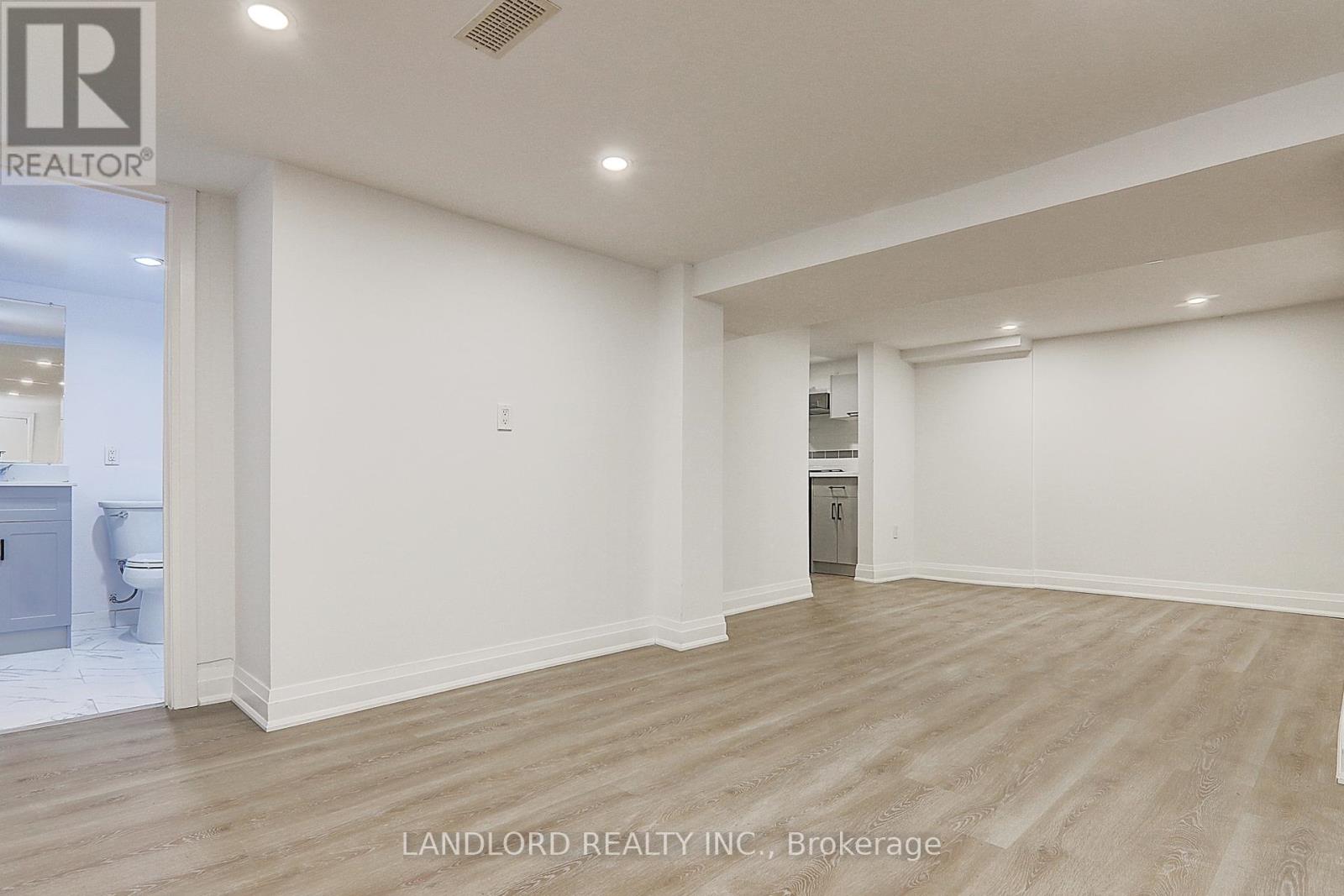 Lower - 130 Lambton Avenue, Toronto, Ontario  M6N 2S9 - Photo 16 - W12914954