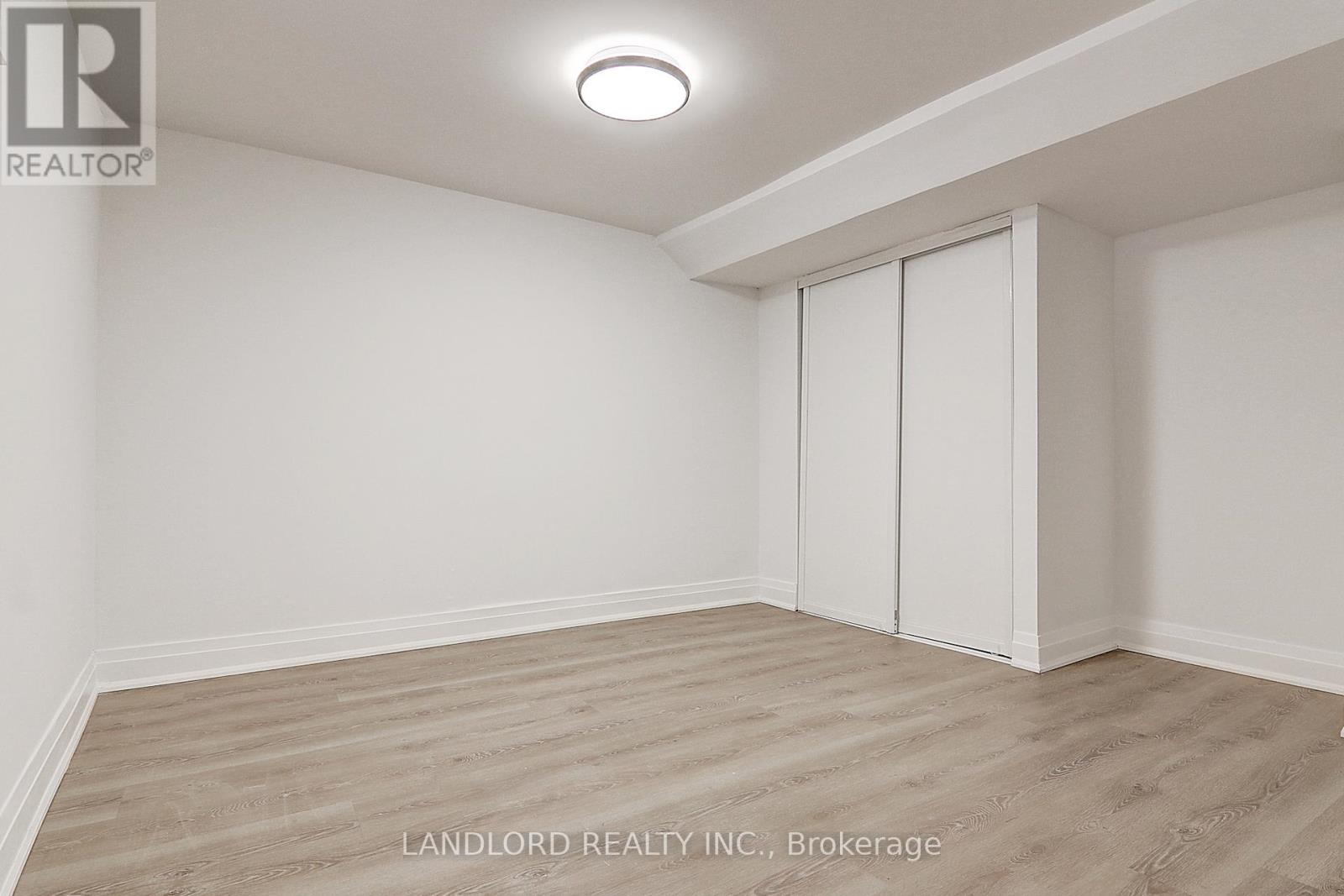 Lower - 130 Lambton Avenue, Toronto, Ontario  M6N 2S9 - Photo 18 - W12914954