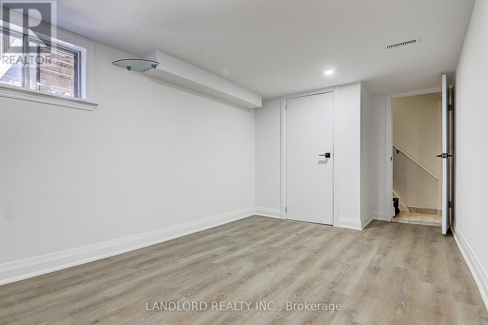 Lower - 130 Lambton Avenue, Toronto, Ontario  M6N 2S9 - Photo 21 - W12914954