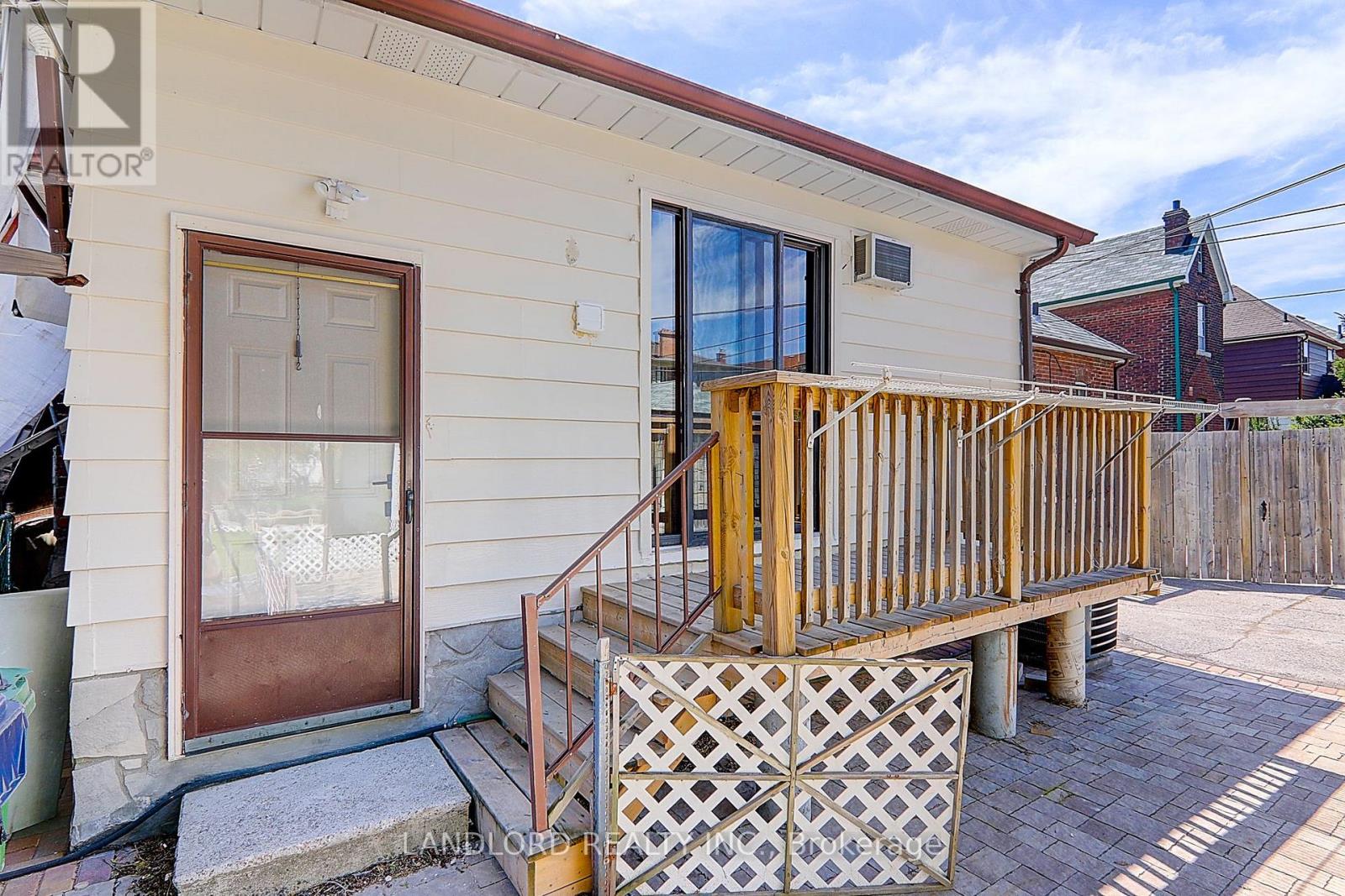 Lower - 130 Lambton Avenue, Toronto, Ontario  M6N 2S9 - Photo 22 - W12914954