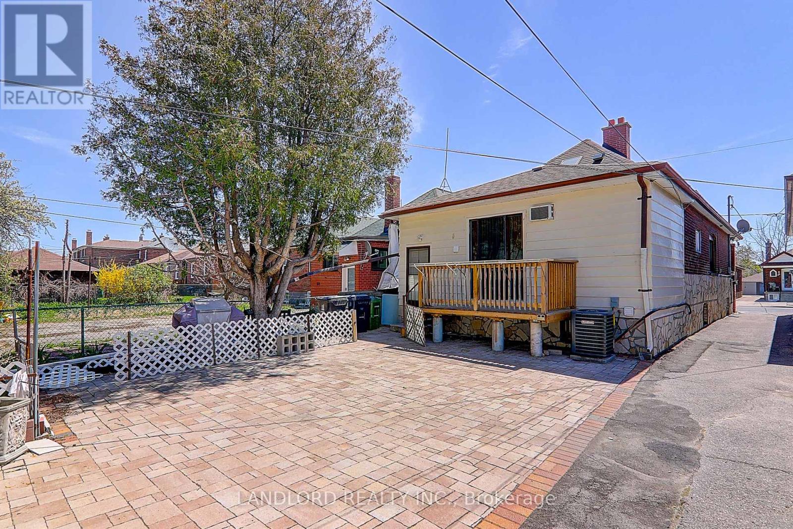 Lower - 130 Lambton Avenue, Toronto, Ontario  M6N 2S9 - Photo 23 - W12914954