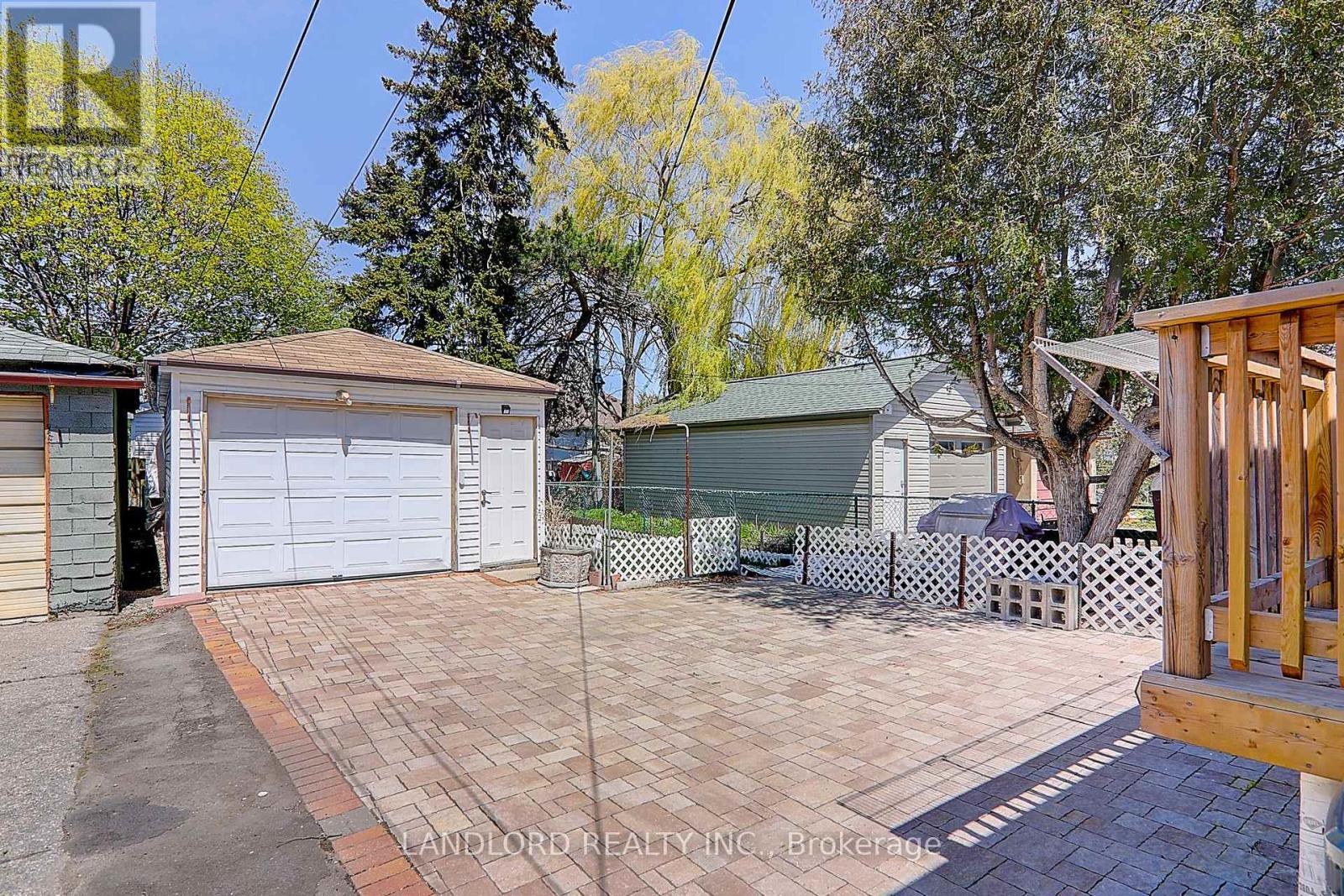 Lower - 130 Lambton Avenue, Toronto, Ontario  M6N 2S9 - Photo 24 - W12914954