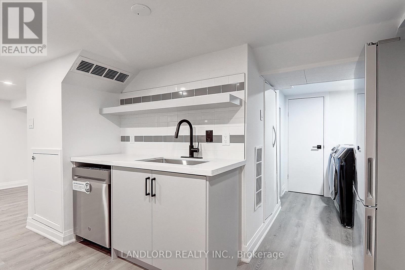 Lower - 130 Lambton Avenue, Toronto, Ontario  M6N 2S9 - Photo 4 - W12914954